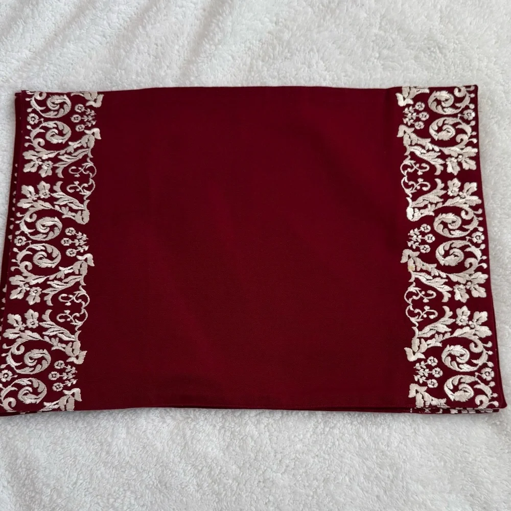 Williams Sonoma Embroidered Napkins & Placemats Set of 4 | EUC